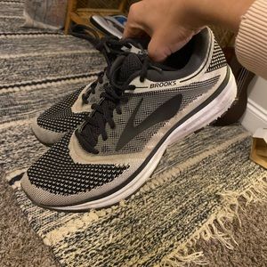 brooks running shoes